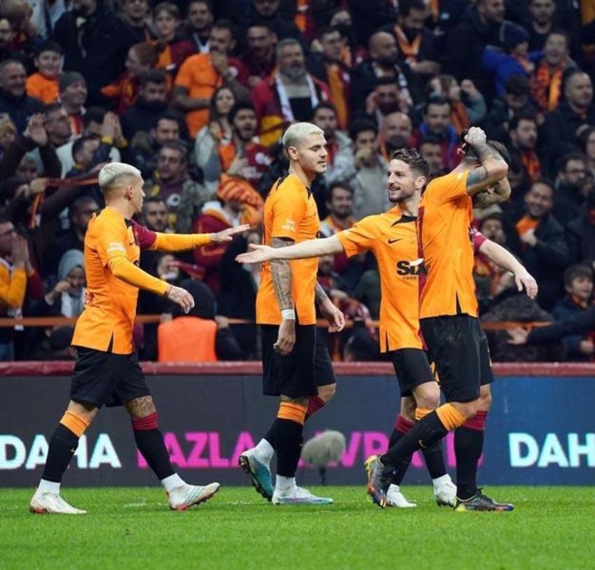 Galatasaray'ın yıldızını öve öve bitiremedi: Sen git maça iki saat kala gel