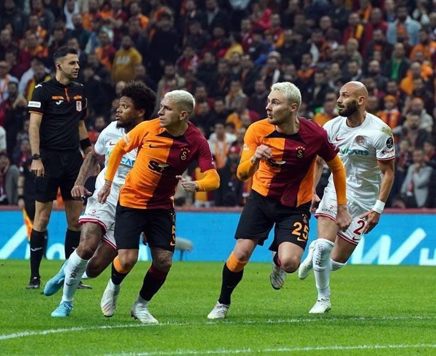 Galatasaray'ın yıldızını öve öve bitiremedi: Sen git maça iki saat kala gel