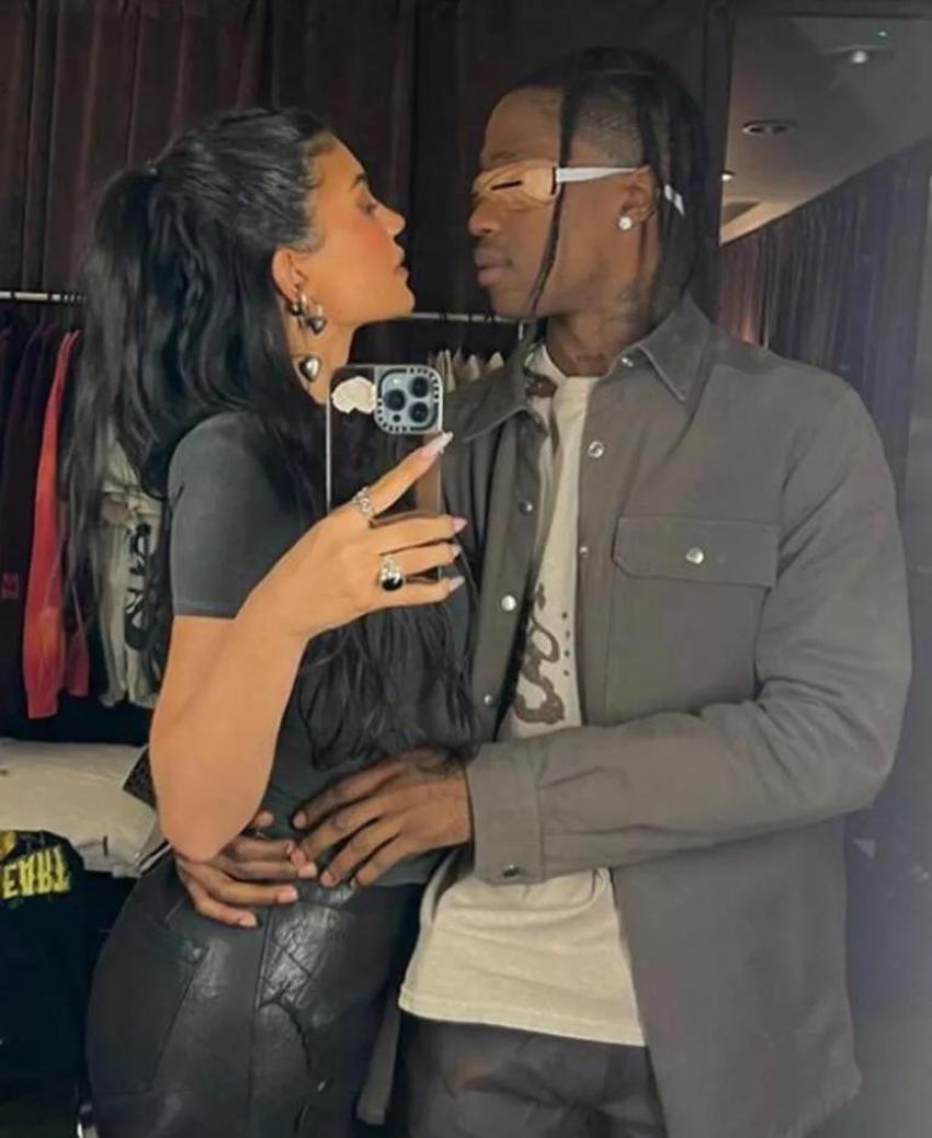 Kylie Jenner oğlunun adını değiştirdi ve ilk kez yüzünü paylaştı!