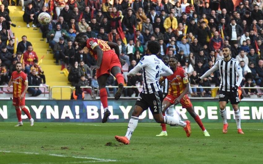 Galatasaray'dan sonra Beşiktaş'tan da müthiş seri! Kayseri'de 2 gol 1 kırmızı