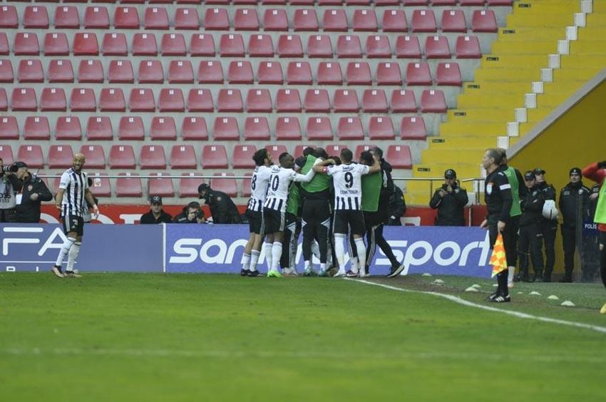 Galatasaray'dan sonra Beşiktaş'tan da müthiş seri! Kayseri'de 2 gol 1 kırmızı