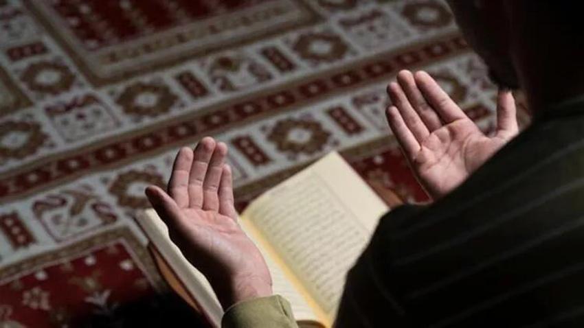 Arefe günü 1000 İhlas okumanın fazileti! Arefe günü İhlas Suresi ne zaman okunur, 1000 İhlas okurken besmele çekilir mi? Arefe günü bin İhlas Suresi okumak
