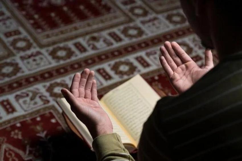 Recep ayında ilk çekilecek tesbihler neler? Üç ayların başında hangi tesbihler, zikirler çekilir? İşte üç aylar duası ve tesbihleri