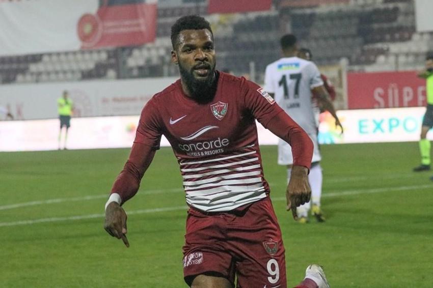 Okan Buruk'un transfer listesi deşifre oldu! Galatasaray 5 sol bek bir 8 numarayla masaya oturdu
