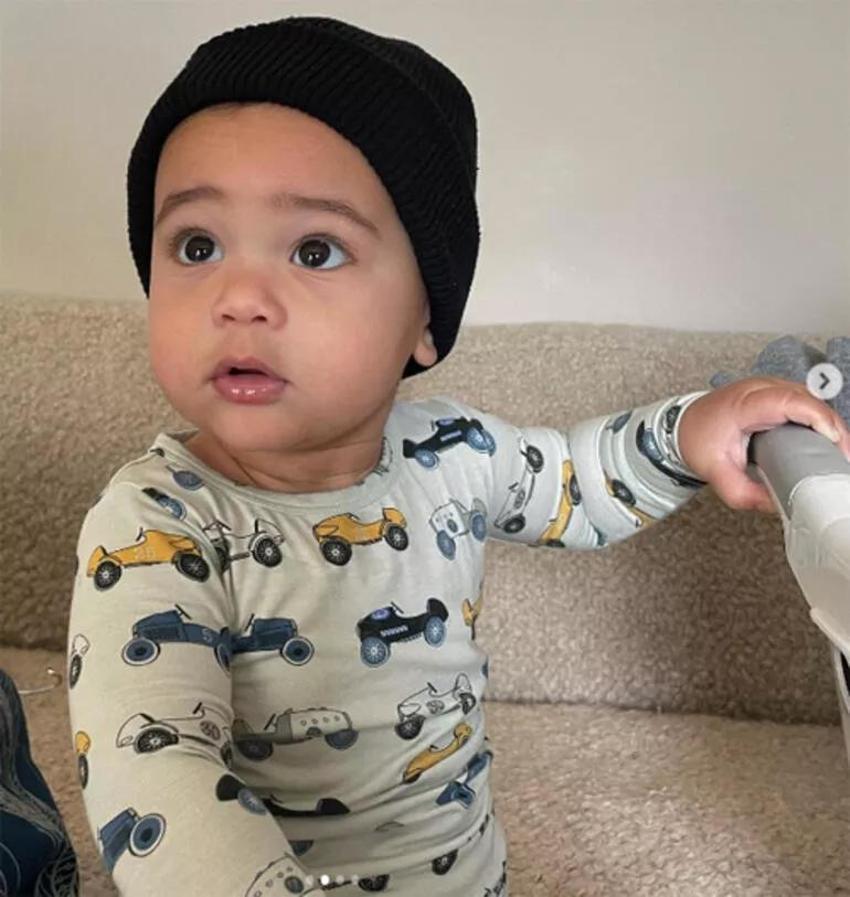 Kylie Jenner kıyafetiyle moda haftasına damga vurdu!