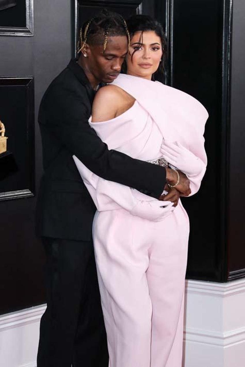 Kylie Jenner kıyafetiyle moda haftasına damga vurdu!