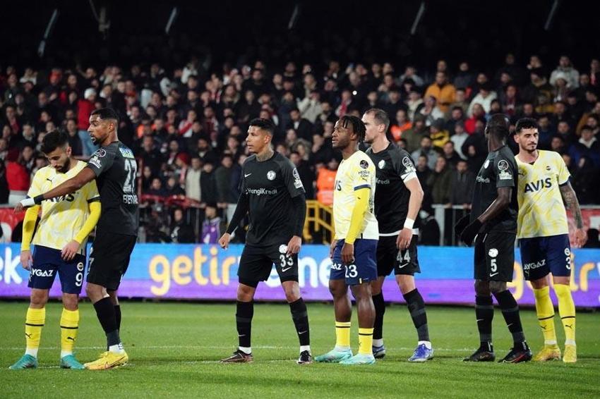 Altay Bayındır'ın yeni takımı belli oldu! Fenerbahçe'den ayrıldı Süper Lig şampiyonuna imza attı