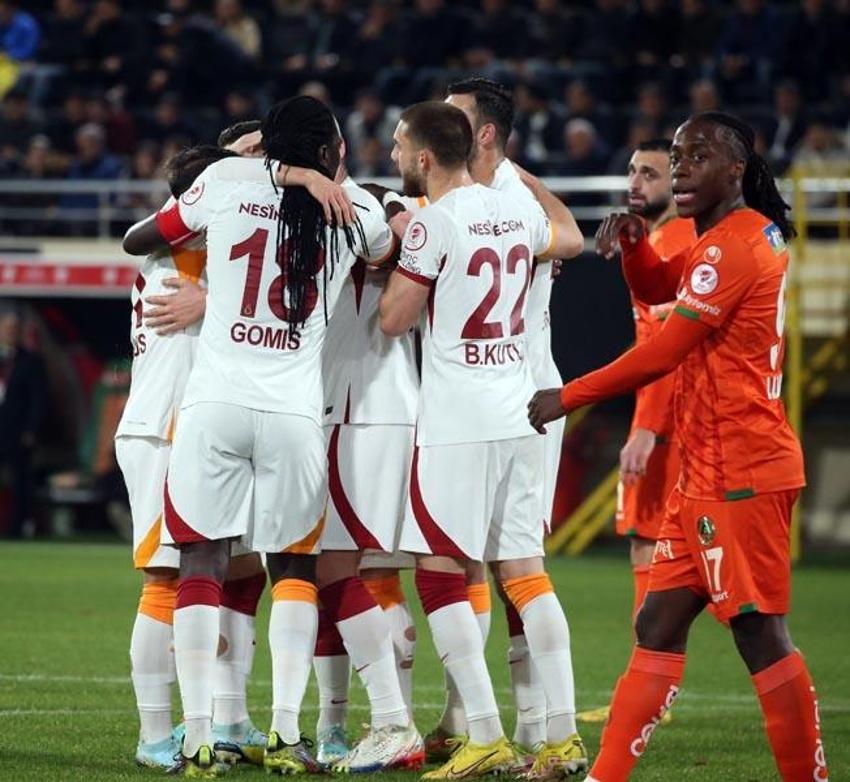 Dursun Özbek'ten Gattuso'ya: Zaten oynatmıyorsunuz bize verin Okan Buruk parlatsın