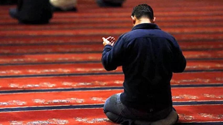 Tesbih namazı ne zaman kılınır? Tesbih namazı nasıl kılınır, kaç rekat, cemaatle kılınır mı? Tesbih namazının fazileti ve kılınışı…