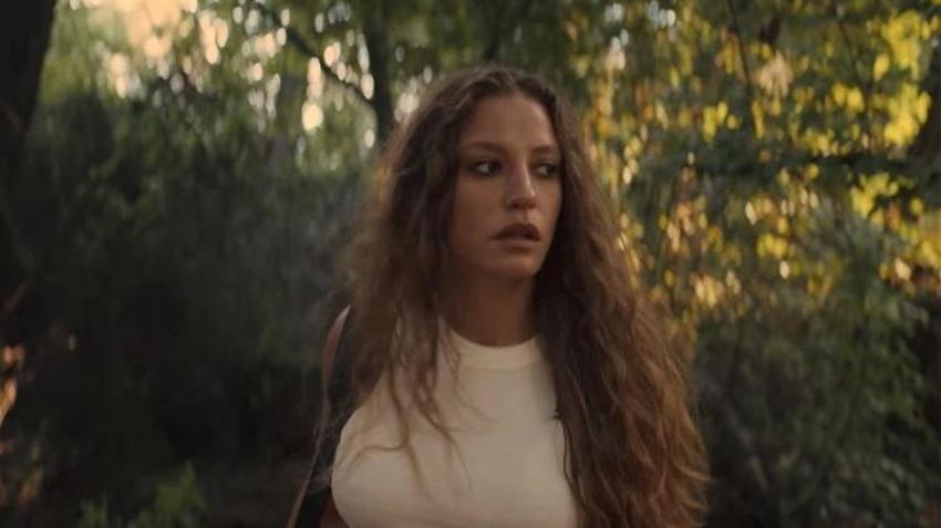 Serenay Sarıkaya'dan 'ayak' eleştirilerine çoraplı yanıt geldi!