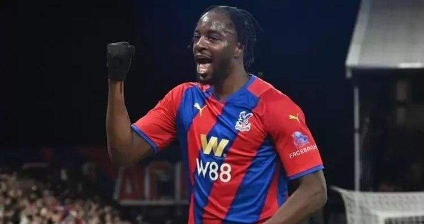 Dursun Özbek'ten yılın sürpriz transferi! Yıldız futbolcuyla görüşmeler başladı...