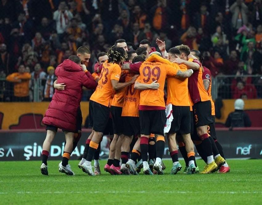 Dursun Özbek'ten yılın sürpriz transferi! Yıldız futbolcuyla görüşmeler başladı...