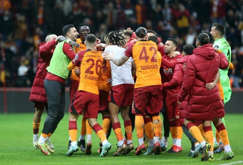 Mertens'ten Dursun Özbek'e telefon: Merak etme başkan dünya yıldızını Galatasaray'a ben getireceğim