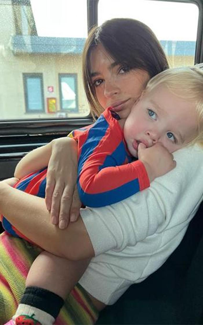 Emily Ratajkowski isyan etti: Ne zaman biriyle flört etsem herkes öğreniyor!
