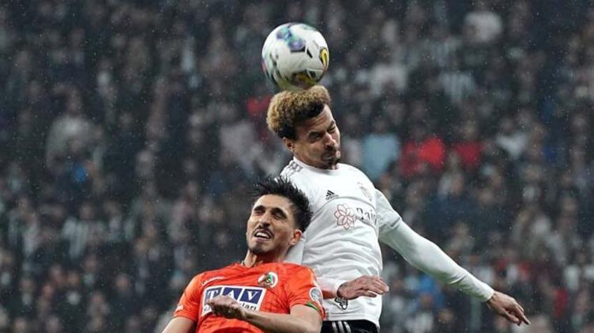 Beşiktaş-Alanyaspor maçında tartışmalı pozisyon! Yaşar Kemal Uğurlu'nun kararı damga vurdu: Kırmızı kart