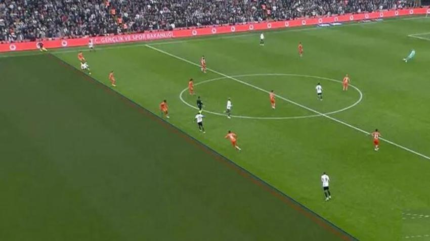 Beşiktaş-Alanyaspor maçında tartışmalı pozisyon! Yaşar Kemal Uğurlu'nun kararı damga vurdu: Kırmızı kart