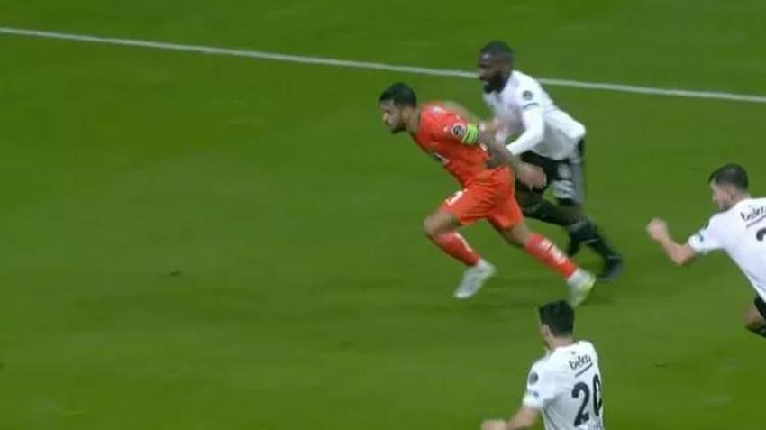 Beşiktaş-Alanyaspor maçında tartışmalı pozisyon! Yaşar Kemal Uğurlu'nun kararı damga vurdu: Kırmızı kart