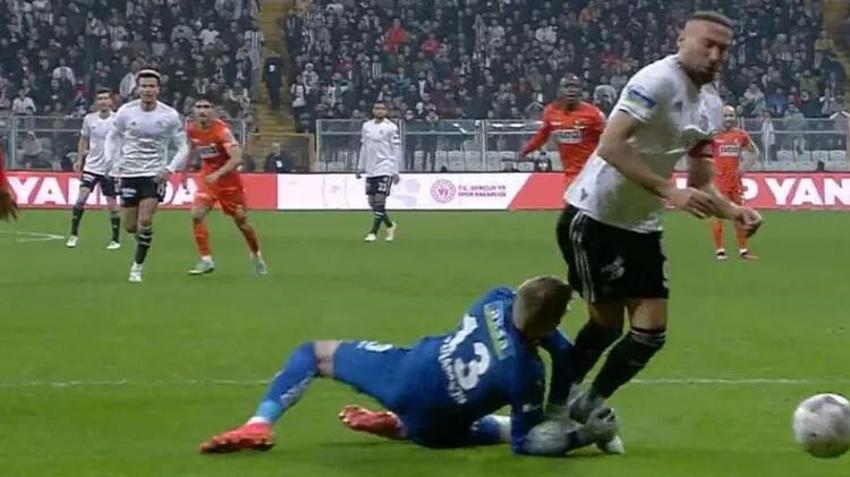 Beşiktaş-Alanyaspor maçında tartışmalı pozisyon! Yaşar Kemal Uğurlu'nun kararı damga vurdu: Kırmızı kart