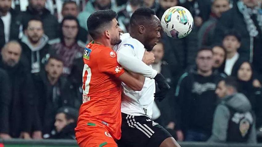 Beşiktaş-Alanyaspor maçında tartışmalı pozisyon! Yaşar Kemal Uğurlu'nun kararı damga vurdu: Kırmızı kart