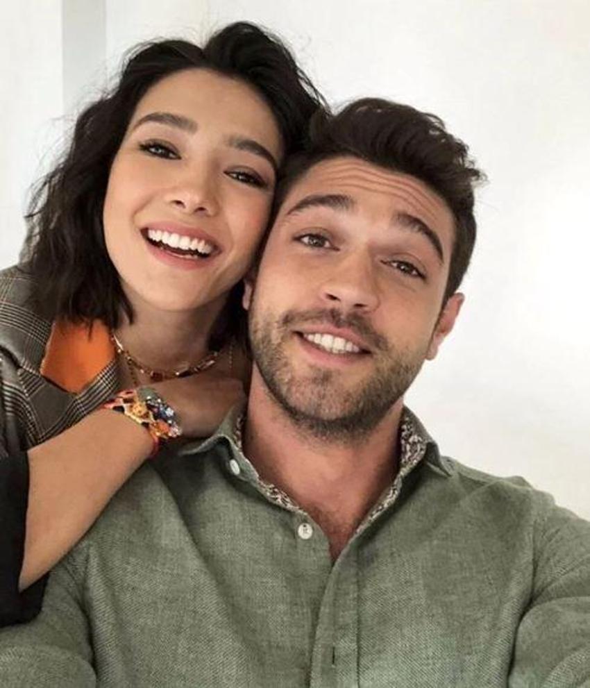 Aybüke Pusat'tan dekolteli paylaşım! Furkan Andıç kayıtsız kalamadı