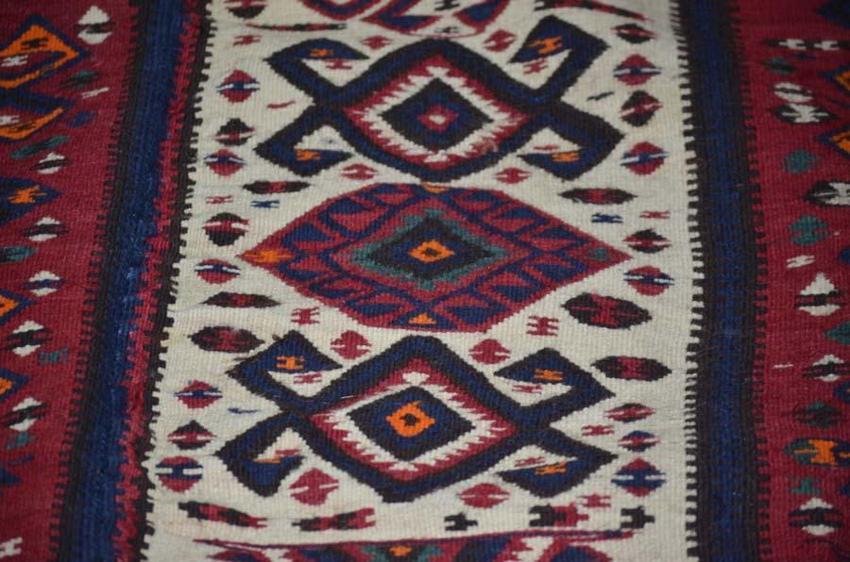 Şırnak'ta adını aşiretinden alıyor! Keçi ve koyun yününden yapılmış kilimlere paha biçilmiyor