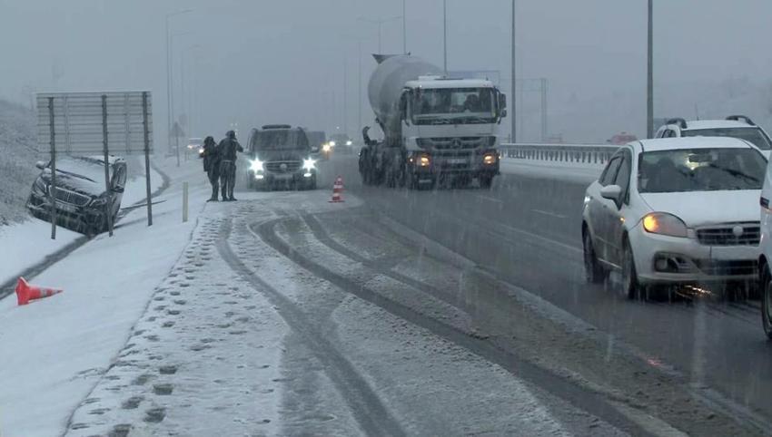 İstanbul'a lapa lapa kar yağdı! Meteoroloji son dakika açıkladı, kar dalgası geliyor, yeni tarih belli oldu