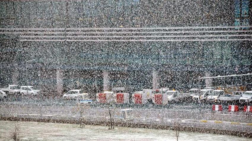 İstanbul'a lapa lapa kar yağdı! Meteoroloji son dakika açıkladı, kar dalgası geliyor, yeni tarih belli oldu