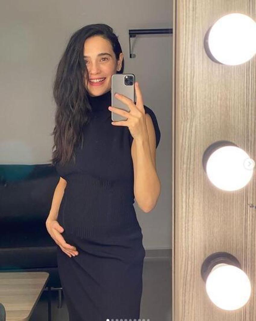 Oyuncu Funda Eryiğit'ten hamilelik pozu!