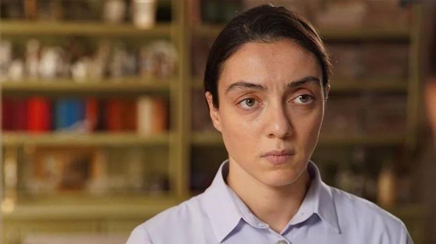 Merve Dizdar pozlarıyla dikkat çekti!