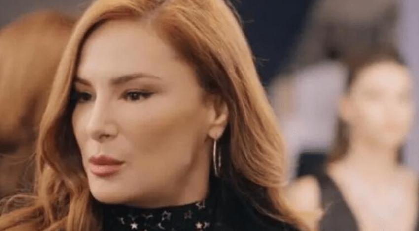 Mine Tugay amuda kalktı, gören dönüp bir daha baktı!