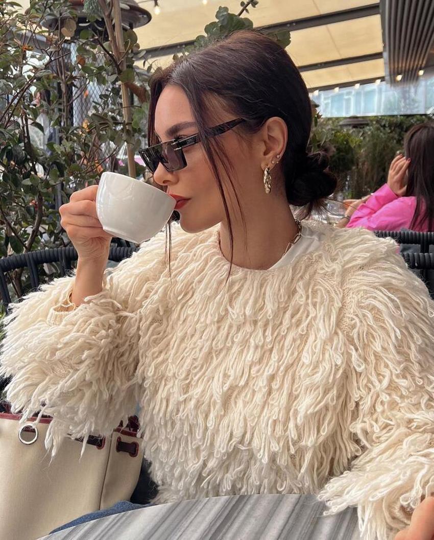 Hazal Filiz Küçükköse'nin ikizine bakın! Birbirlerinin yerine geçiyorlarmış