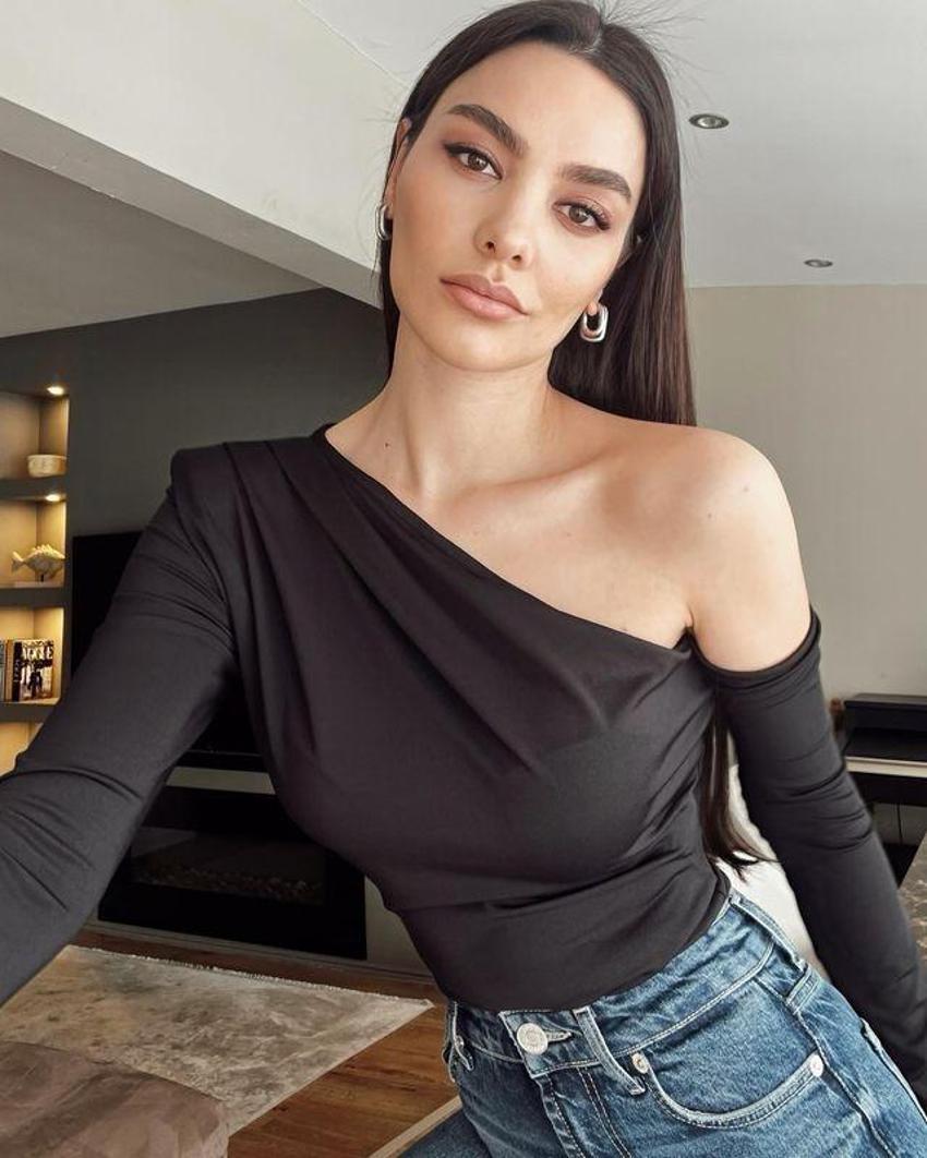 Hazal Filiz Küçükköse'nin ikizine bakın! Birbirlerinin yerine geçiyorlarmış