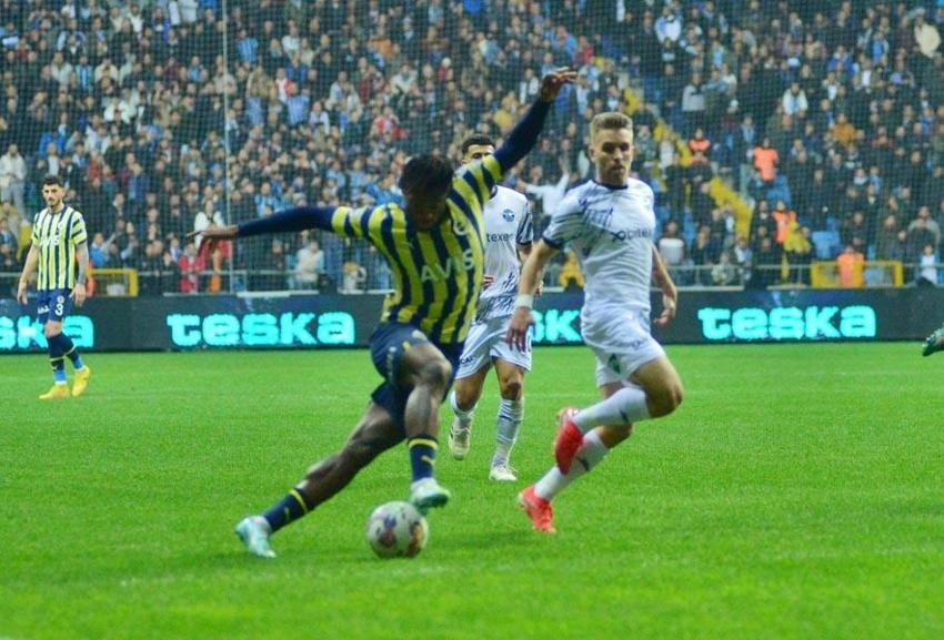 Ali Palabıyık'ın kararları olay yarattı Jorge Jesus maçtan sonra çıldırdı! Verilmeyen gol ve penaltı tepkisi