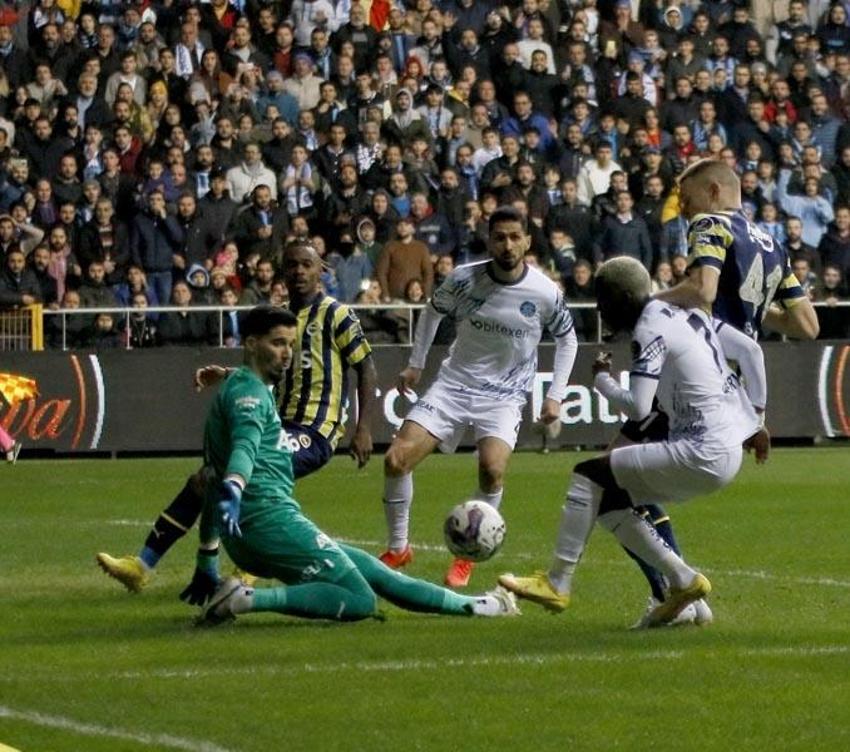 Ali Palabıyık'ın kararları olay yarattı Jorge Jesus maçtan sonra çıldırdı! Verilmeyen gol ve penaltı tepkisi