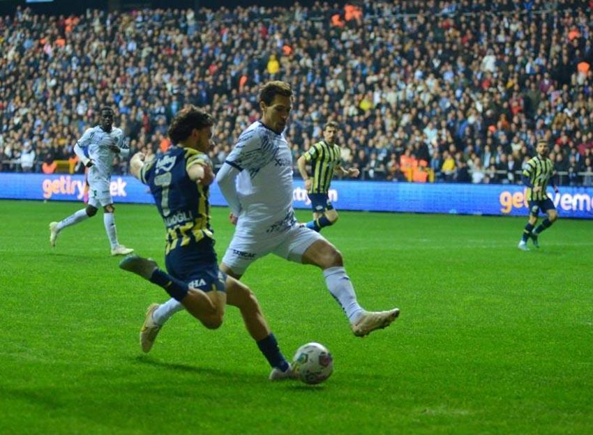 Ali Palabıyık'ın kararları olay yarattı Jorge Jesus maçtan sonra çıldırdı! Verilmeyen gol ve penaltı tepkisi