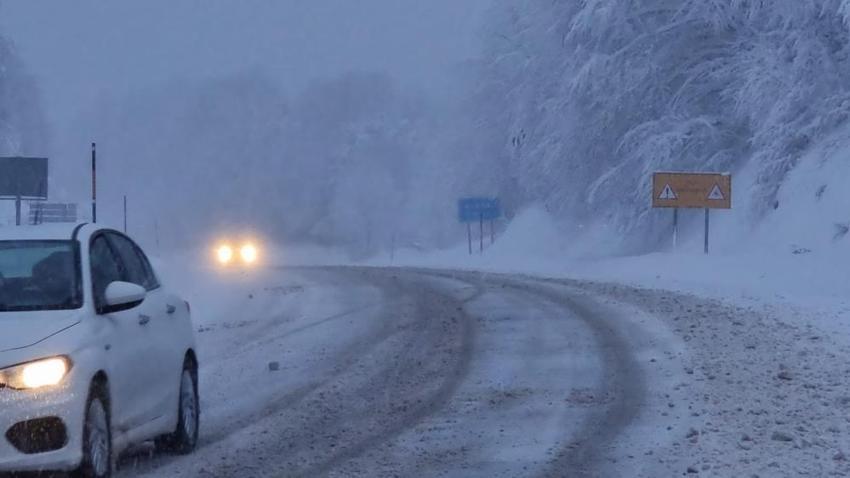 İstanbul'da kar alarmı! Kara kış geldi, yağış başladı! Meteoroloji'den 25 kent için sarı ve turuncu uyarı