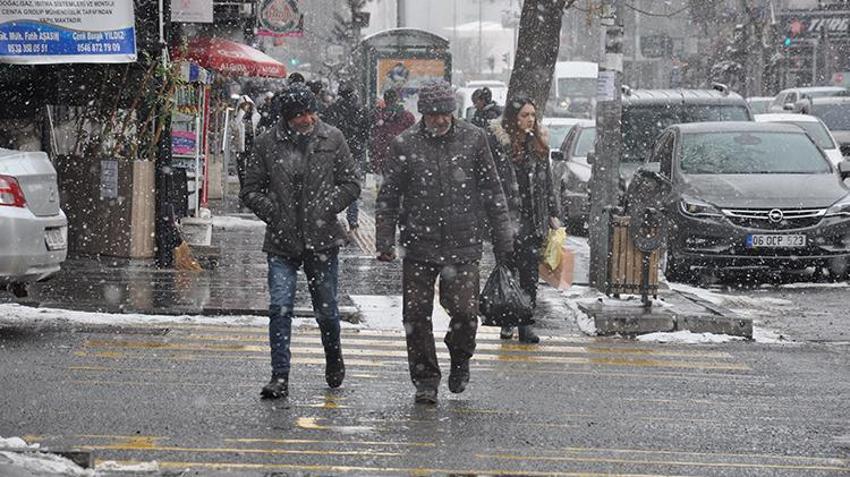 İstanbul'da kar alarmı! Kara kış geldi, yağış başladı! Meteoroloji'den 25 kent için sarı ve turuncu uyarı