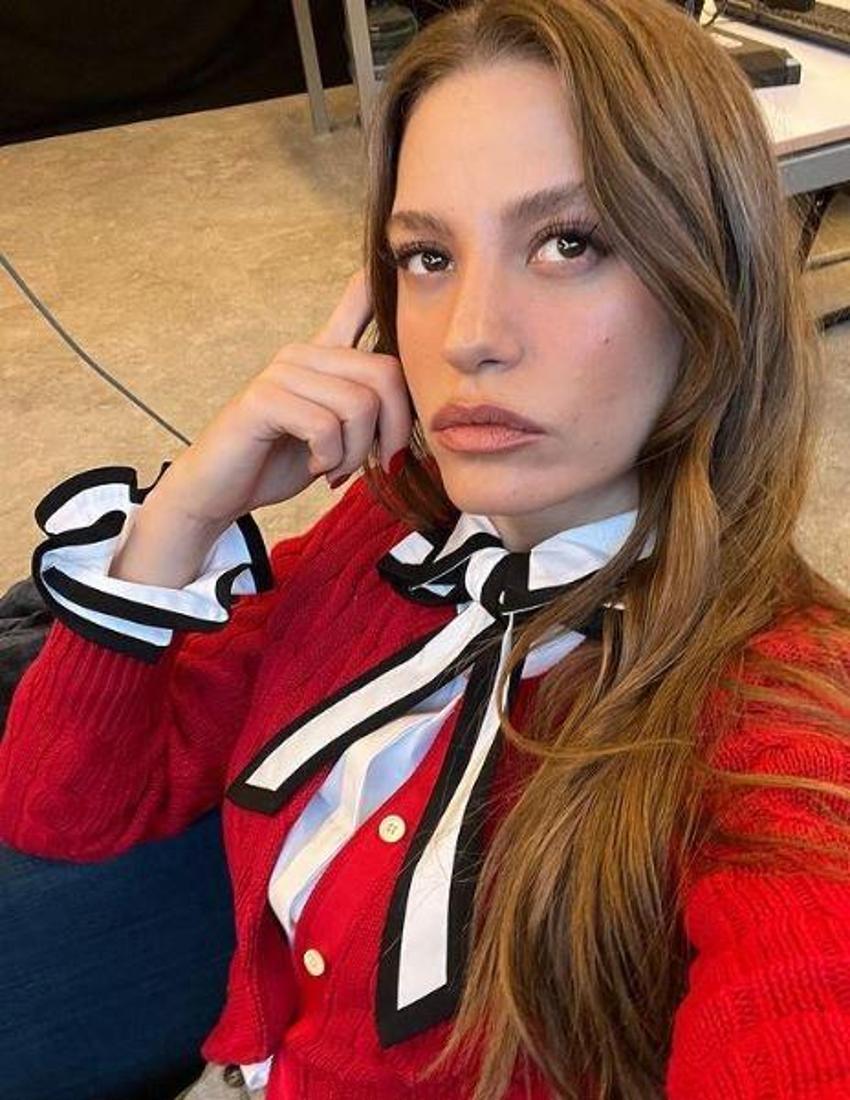 Serenay Sarıkaya'nın yeni pozuna Burak Deniz yorumu! 'Havada aşk kokusu var'