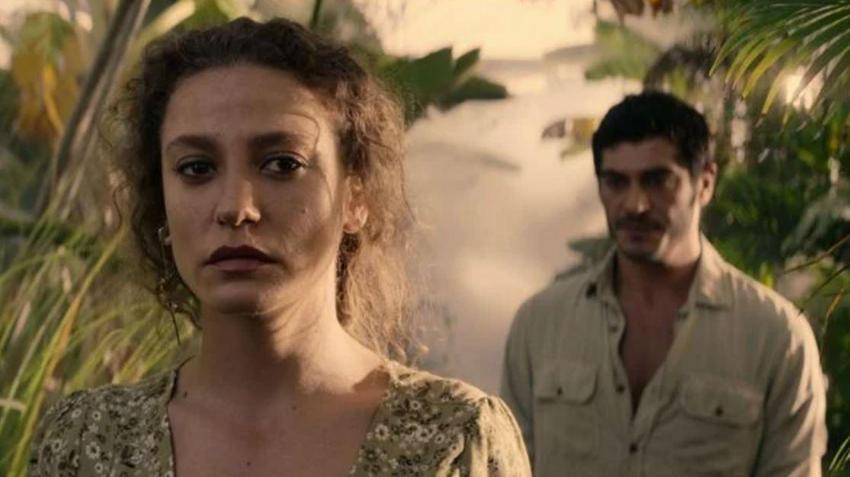 Serenay Sarıkaya'nın yeni pozuna Burak Deniz yorumu! 'Havada aşk kokusu var'