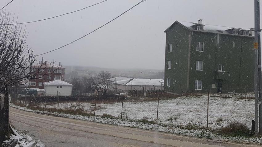 İstanbul'da kar alarmı! Kara kış geldi, yağış başladı! Meteoroloji'den 25 kent için sarı ve turuncu uyarı