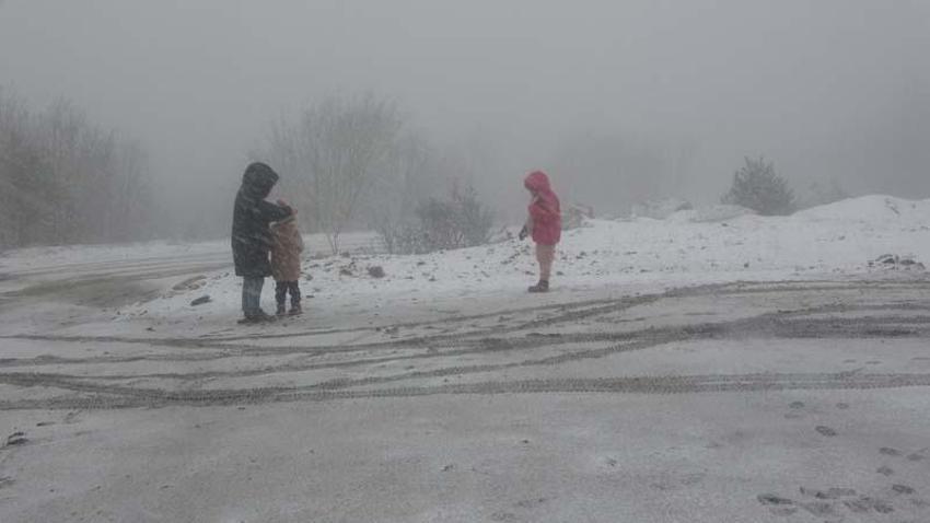 İstanbul'da yoğun kar yağışı! Meteoroloji’den peş peşe uyarılar geldi