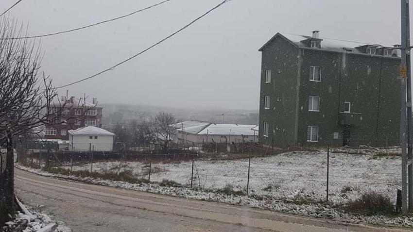 İstanbul'da yoğun kar yağışı! Meteoroloji’den peş peşe uyarılar geldi