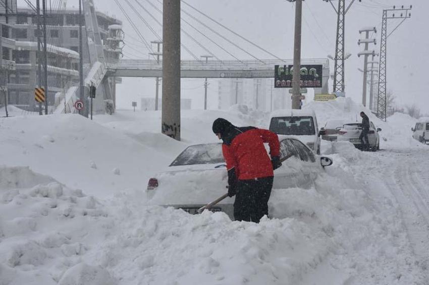 İstanbul'da yoğun kar yağışı! Meteoroloji’den peş peşe uyarılar geldi