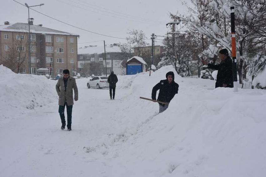 İstanbul'da yoğun kar yağışı! Meteoroloji’den peş peşe uyarılar geldi