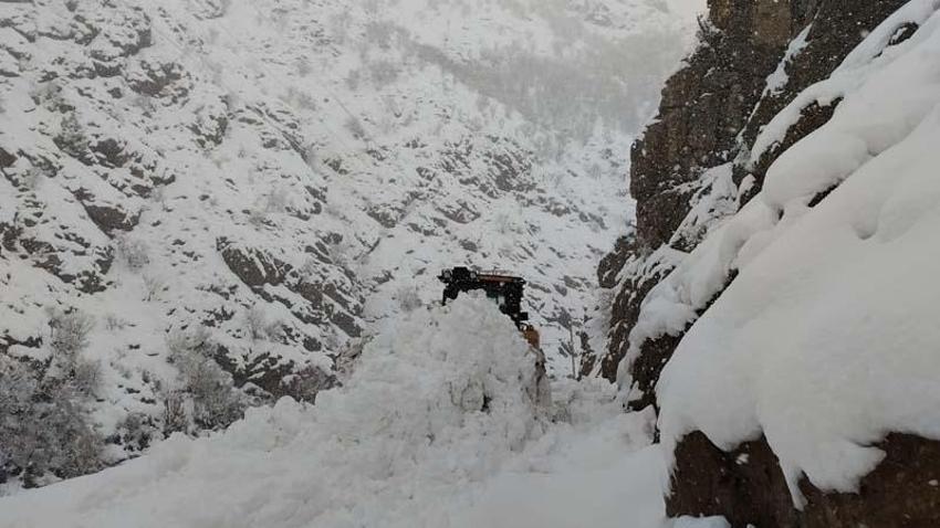 İstanbul'da yoğun kar yağışı! Meteoroloji’den peş peşe uyarılar geldi