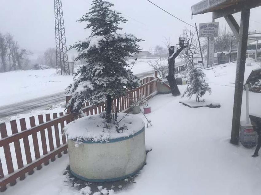 İstanbul'da yoğun kar yağışı! Meteoroloji’den peş peşe uyarılar geldi