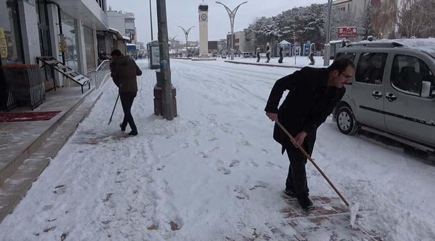 İstanbul'da yoğun kar yağışı! Meteoroloji’den peş peşe uyarılar geldi