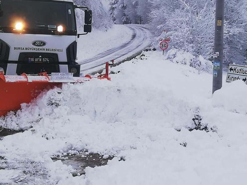 İstanbul'da yoğun kar yağışı! Meteoroloji’den peş peşe uyarılar geldi