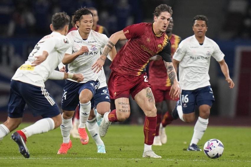Torreira yıldız futbolcuyu takibe aldı Galatasaray taraftarlarını heyecan sardı