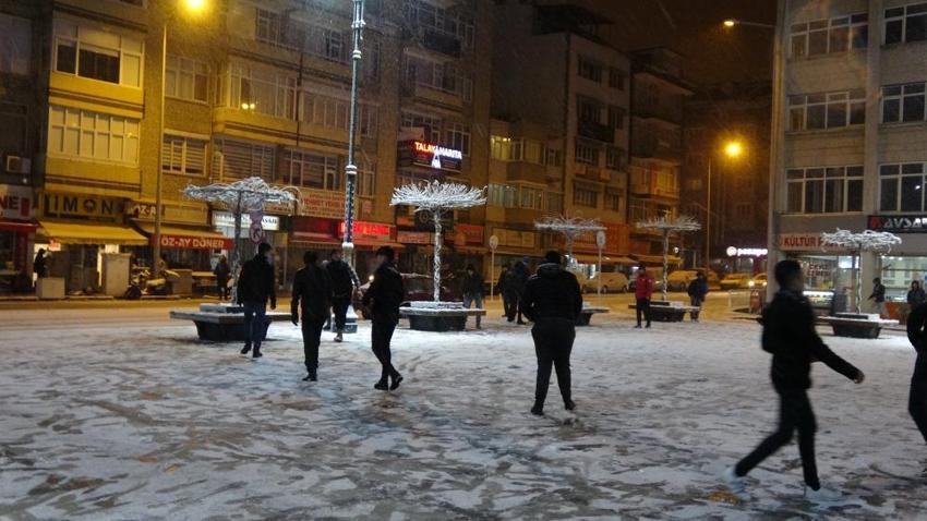 Okullar tatil edildi! Eğitime kar engeli